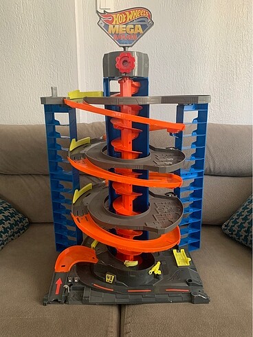 Hotwheels mega garaj