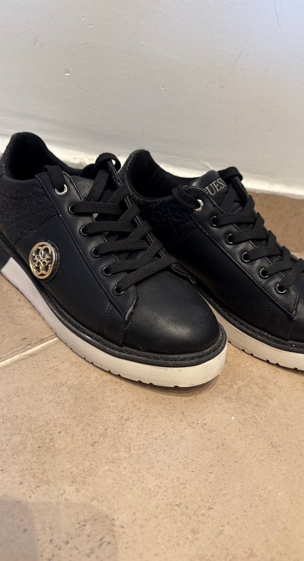 Siyah Guess kadın 38 numara ayakkabı - Görsel 2