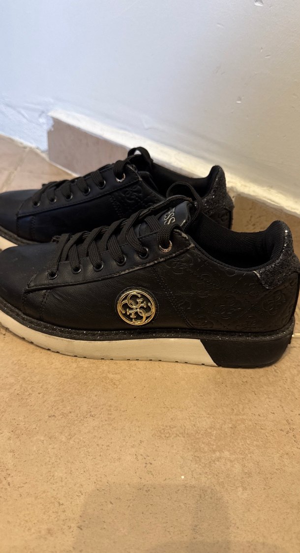 Siyah Guess kadın 38 numara ayakkabı - Görsel 3