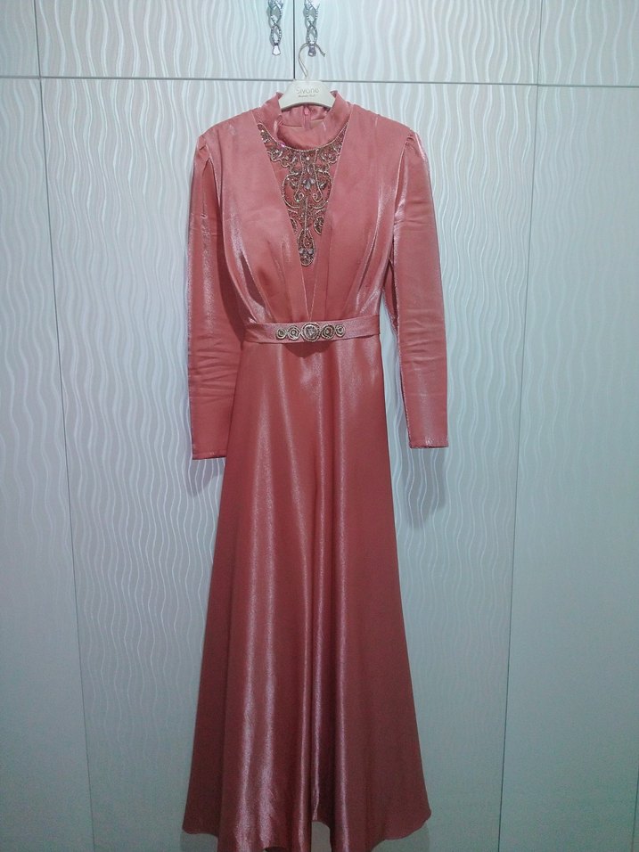 Pembe Uzun Kollu Parlak Kadın Abiye Elbise - Görsel 2