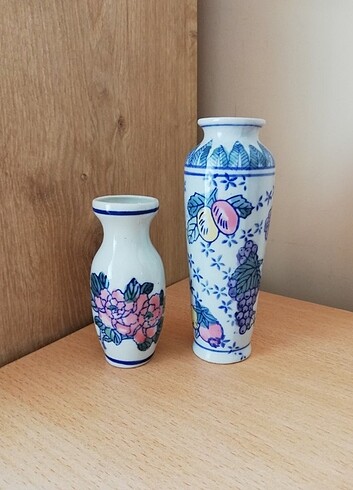 2 küçük porselen vazo 