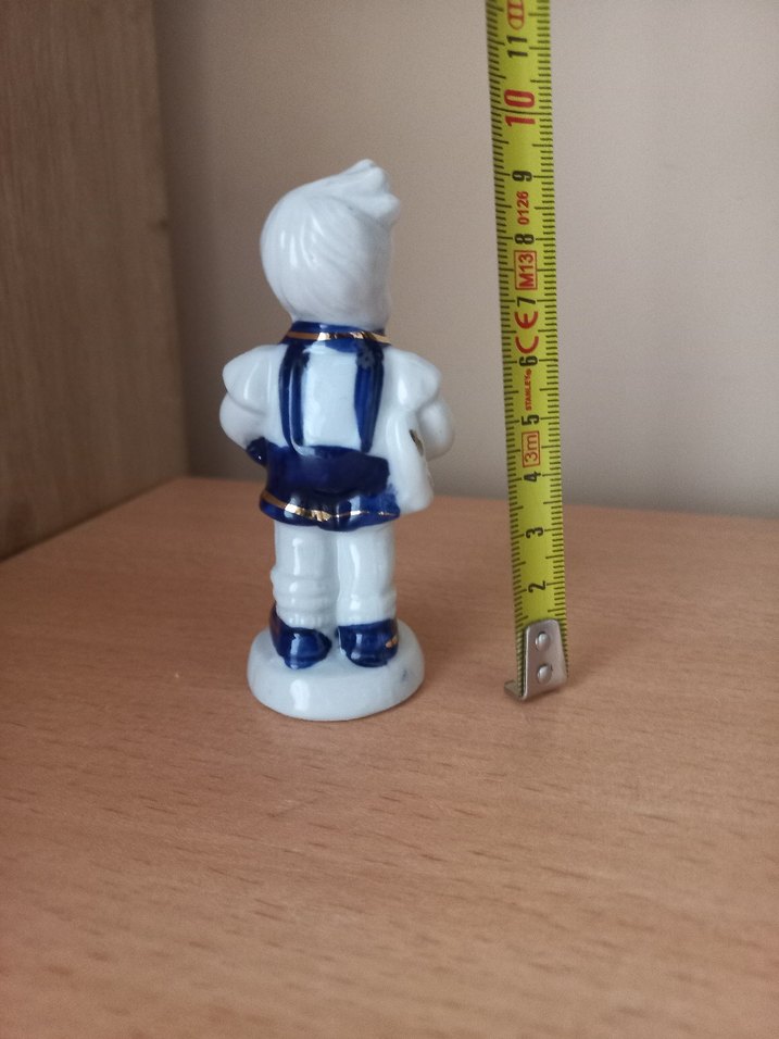 Beyaz ve Gri Minyatür Figürin - Görsel 3