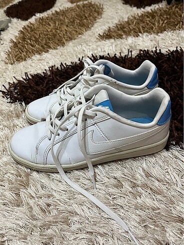 Nike court royale