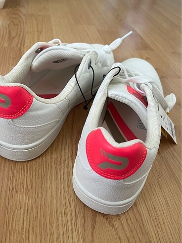 Beyaz spor ayakkabı - Görsel 5