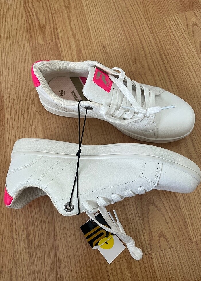 Beyaz spor ayakkabı - Görsel 4