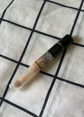 Bej Instant Lift Kapatıcı ve Aydınlatıcı - Görsel 2