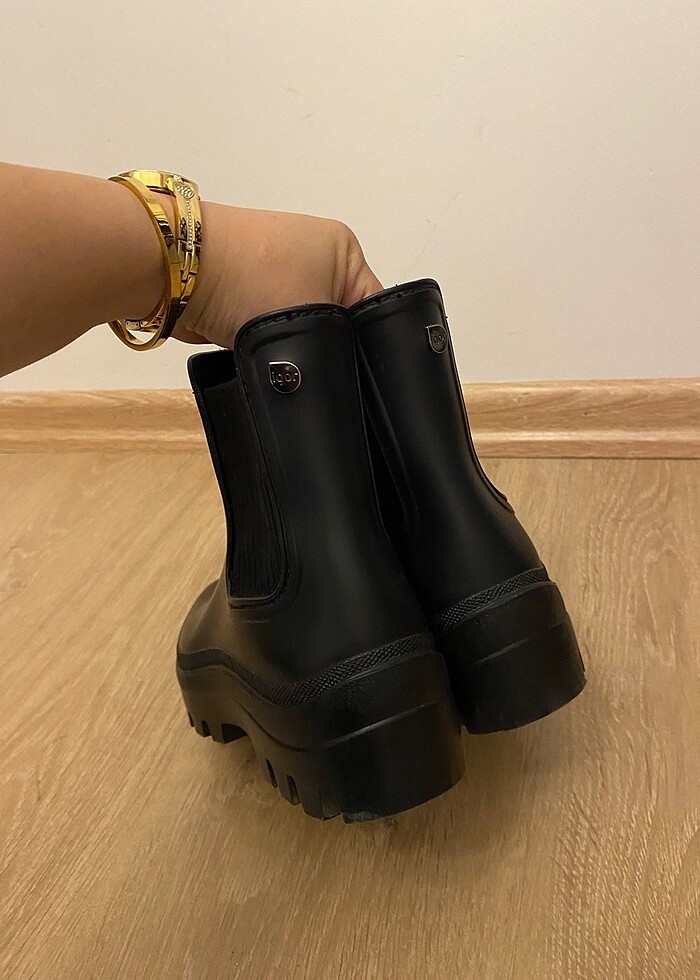 Siyah Kadın Bot - Görsel 4