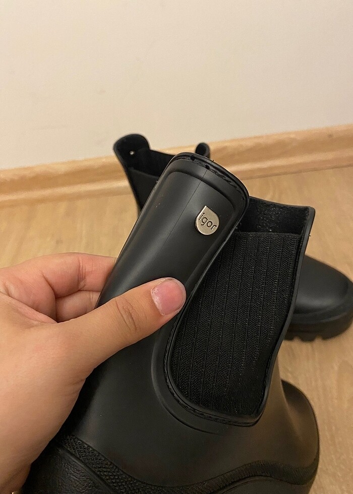 Siyah Kadın Bot - Görsel 3