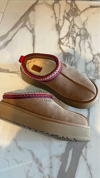 UGG TAZZ