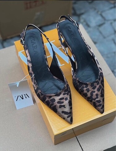 Zara leoparlı kısa topuklu ayakkabı