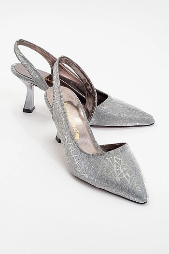 Gümüş stiletto
