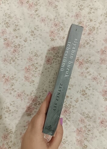  Siyahın Buruk Tebessümü Zeynep Sey