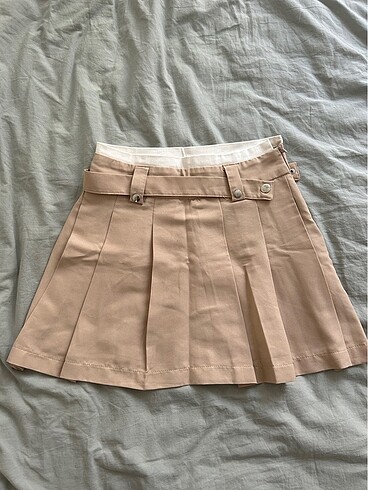Trendyolmilla bej pilili mini etek