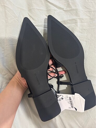 36 Beden siyah Renk Bershka ucu sivri babet