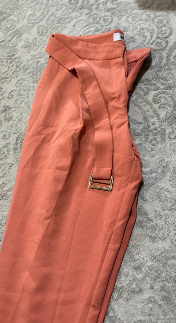 Kemer Detaylı Rahat Kesim Kadın Kumaş Pantolon - Görsel 3