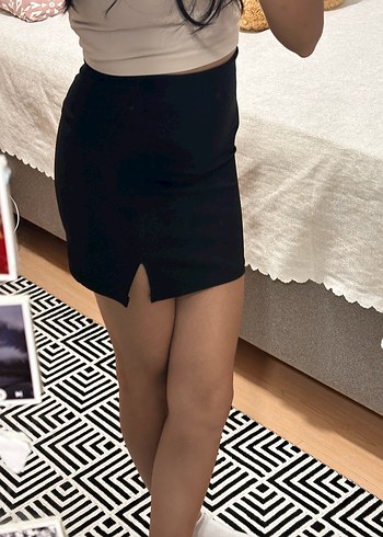 Trendyol & Milla Siyah yırtmaçlı Mini Etek, İnce Kesim, Sokak Stili