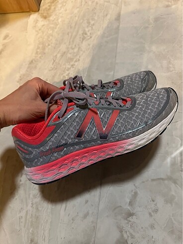 41 Beden pembe Renk New balance 41numara ama 40 numarayada rahat olur