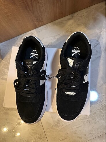 Calvin Klein 40 numara