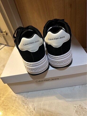 40 Beden Calvin Klein 40 numara