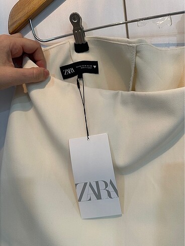 38 Beden beyaz Renk Sıfır etiketli zara etek