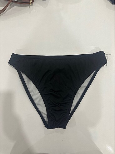 Siyah bikini altı
