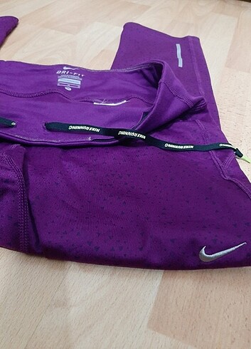 nike tayt 