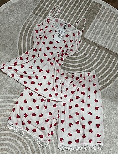 Şortlu pijama takımı