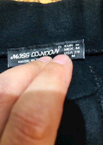 Düğmeli Siyah Mini Süet Etek - Görsel 5