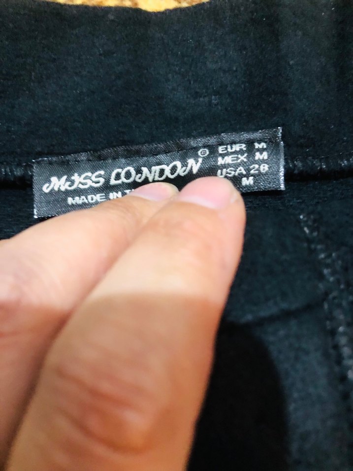 Düğmeli Siyah Mini Süet Etek - Görsel 5