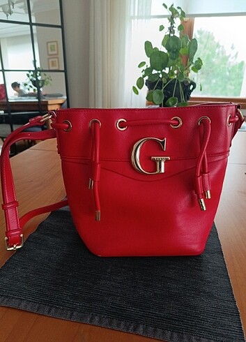 Guess kırmızı çanta 