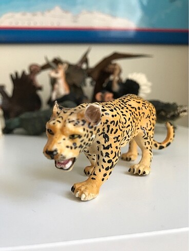  Leopar figürü