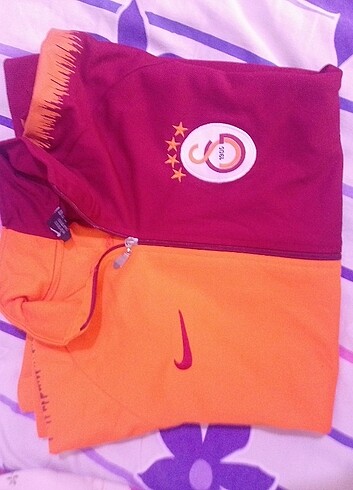 m Beden kırmızı Renk GALATASARAY Nike ceket 