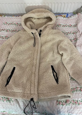 Kapüşonlu Bej Peluş Kadın Mont
