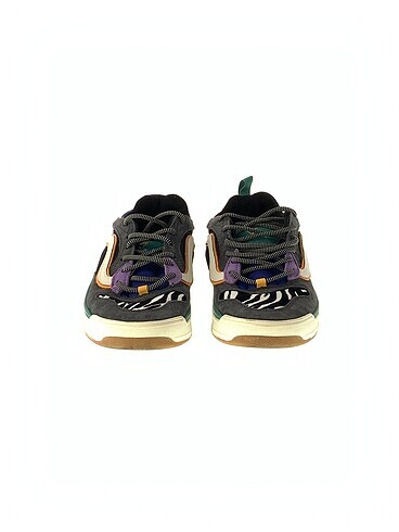 38 Beden Vans Spor Ayakkabı %70 İndirimli.