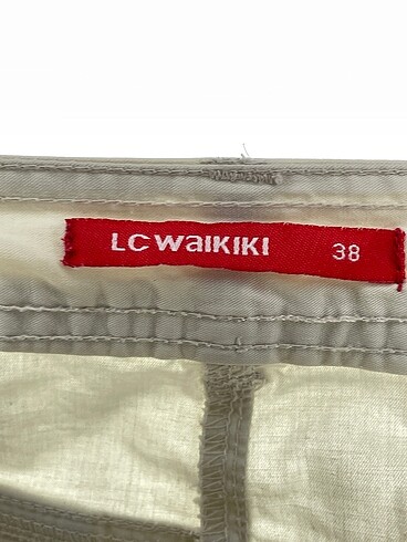 38 Beden beyaz Renk LC Waikiki Mini Şort %70 İndirimli.