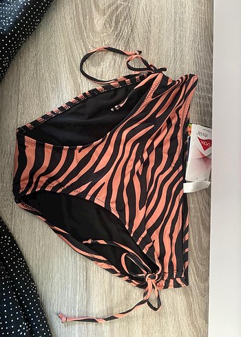 Büzgülü Bikini Altı