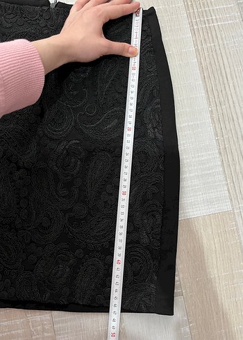 s Beden Siyah İşlemeli Midi Dantel Mini Etek