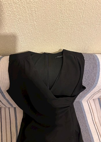 Siyah V Yakalı Drapeli Midi Elbise - Görsel 3