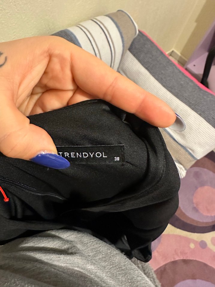 Siyah V Yakalı Drapeli Midi Elbise - Görsel 4