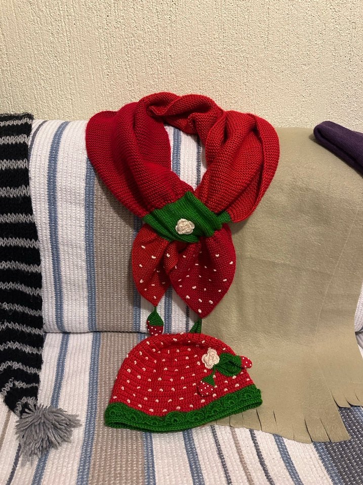 Renkli Nakışlı Örgü Atkı ve Bere Seti - Görsel 2