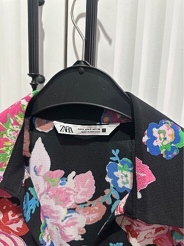 s Beden siyah Renk Zara çiçekli gömlek