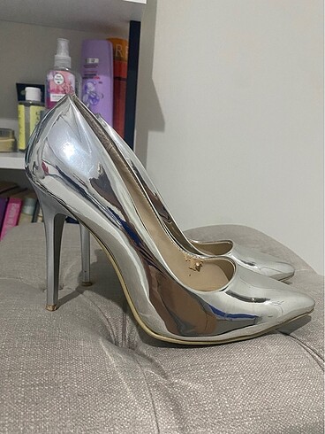 Gri Stiletto