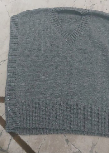 Gri V Yaka Örgü Süveter - Görsel 3