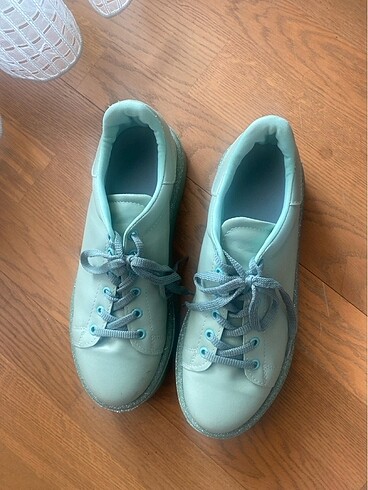 Mint yeşili günlük ayakkabı