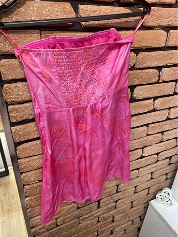 Bershka Pembe saten straplez elbise