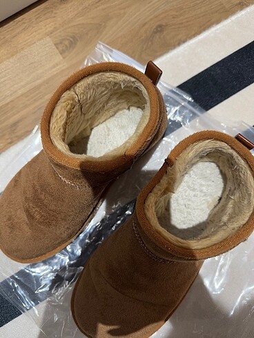 Diğer Ugg bot