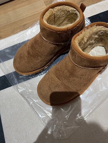 38 Beden Ugg bot