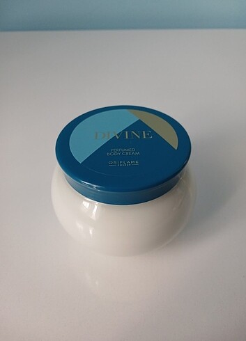 Oriflame Divine Kadın Parfümlü Vücut Losyonu