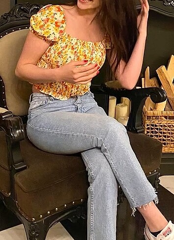 Bershka Çiçek detay crop