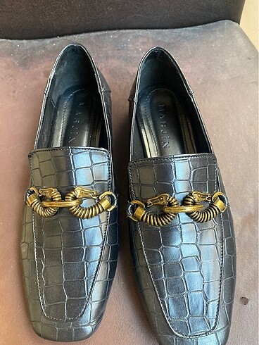 Loafer zincir aksesuarlı ayakkabı